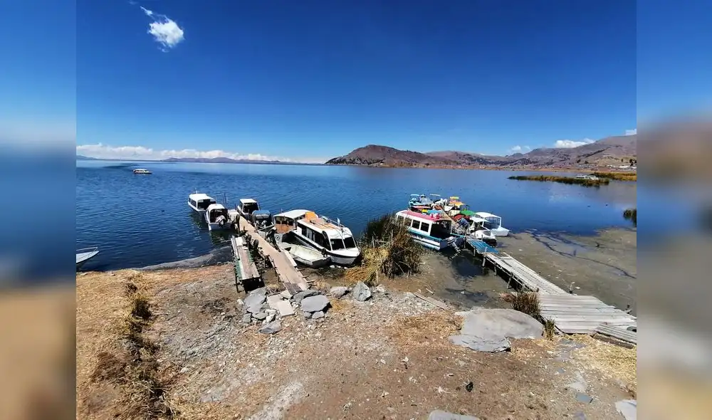 Salida. Lancheros han construido embarcaderos temporales para que pasajeros suban.