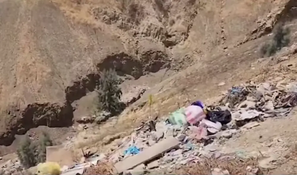 Investigan quién dejó al bebé en el basural. Foto: captura de video/Canal N Investigan quién dejó al bebé en el basural. Foto: captura de video/Canal N