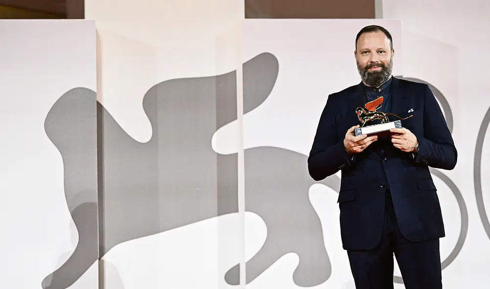 León de oro. Para Yorgos Lanthimos por Pobres criaturas con Emma Stone. Foto: AFP