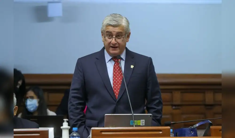 El congresista de Fuerza Popular Juan Carlos Lizarzaburu estuvo cuestionado por denigrar la bandera de Wiphala. Foto: Congreso El congresista de Fuerza Popular Juan Carlos Lizarzaburu estuvo cuestionado por denigrar la bandera de Wiphala. Foto: Congreso