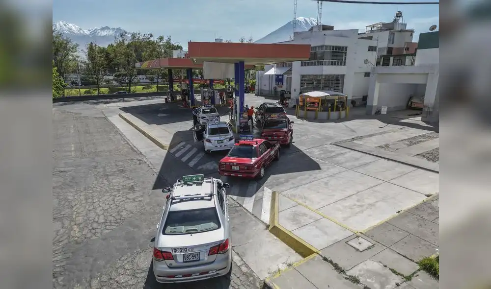 Largas colas. En el Perú, se comercian unos 65.000 barriles de GLP por día. Foto: La República