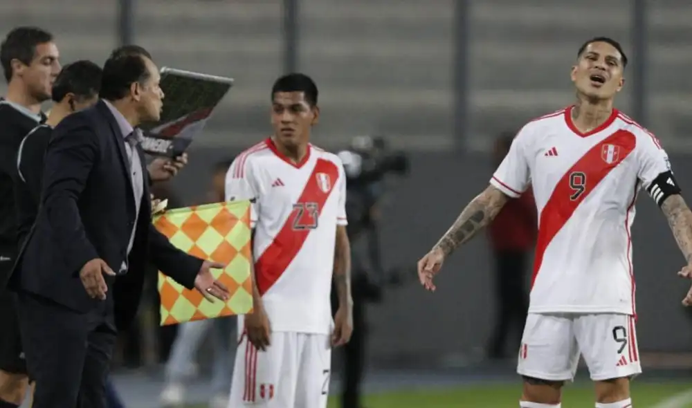 Paolo Guerrero y Juan Reynoso discutieron al final del partido. Foto: La República/Luis Jiménez