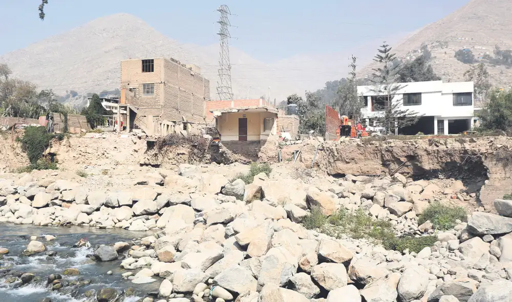 ¿Y la Municipalidad de Lima? A pocos meses del desarrollo de El Niño, aún las autoridades del Ejecutivo y de Lima no han descolmatado ni limpiado las zonas de alto riesgo. Preocupa esto. Foto: difusión ¿Y la Municipalidad de Lima? A pocos meses del desarrollo de El Niño, aún las autoridades del Ejecutivo y de Lima no han descolmatado ni limpiado las zonas de alto riesgo. Preocupa esto. Foto: difusión