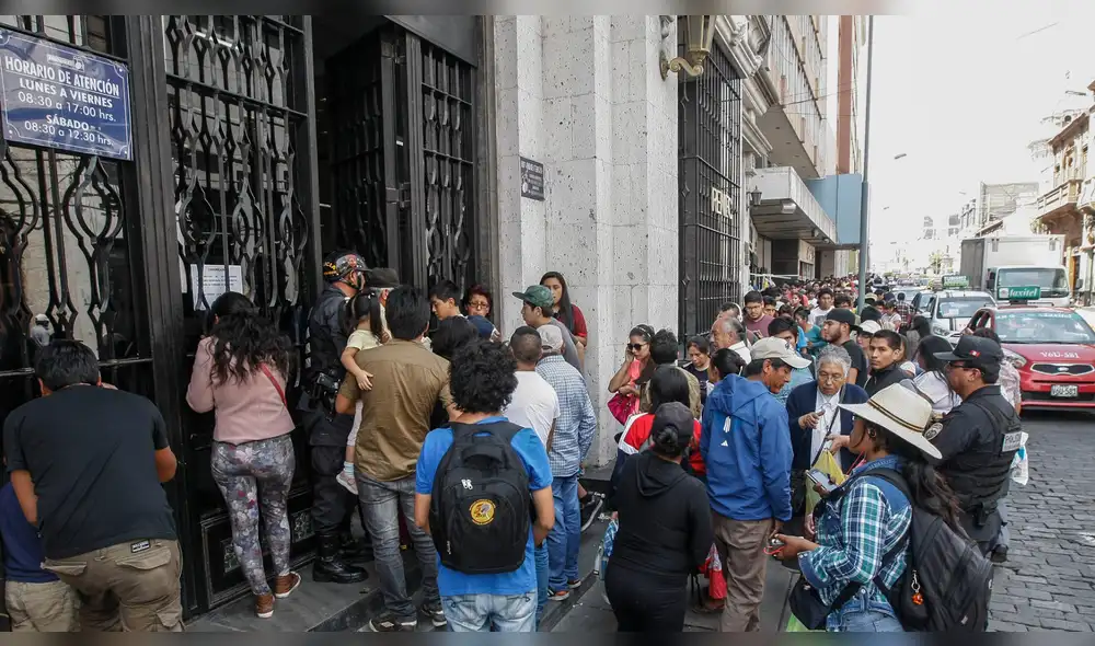Perjuicio. Cámaras serían parte de kits en beneficio de población y evitaría que el usuario siga llevando fotos físicas. Foto: La República