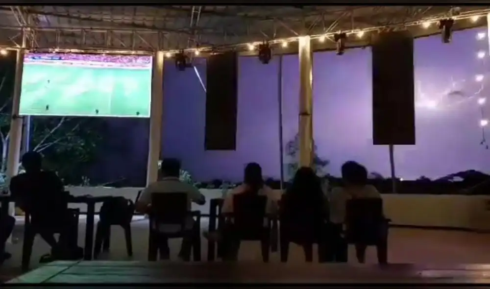 Madre de Dios. Aficionados observaban tranquilamente el encuentro Perú vs. Brasil cuando todo ocurrió. Foto: captura video D. Camargo