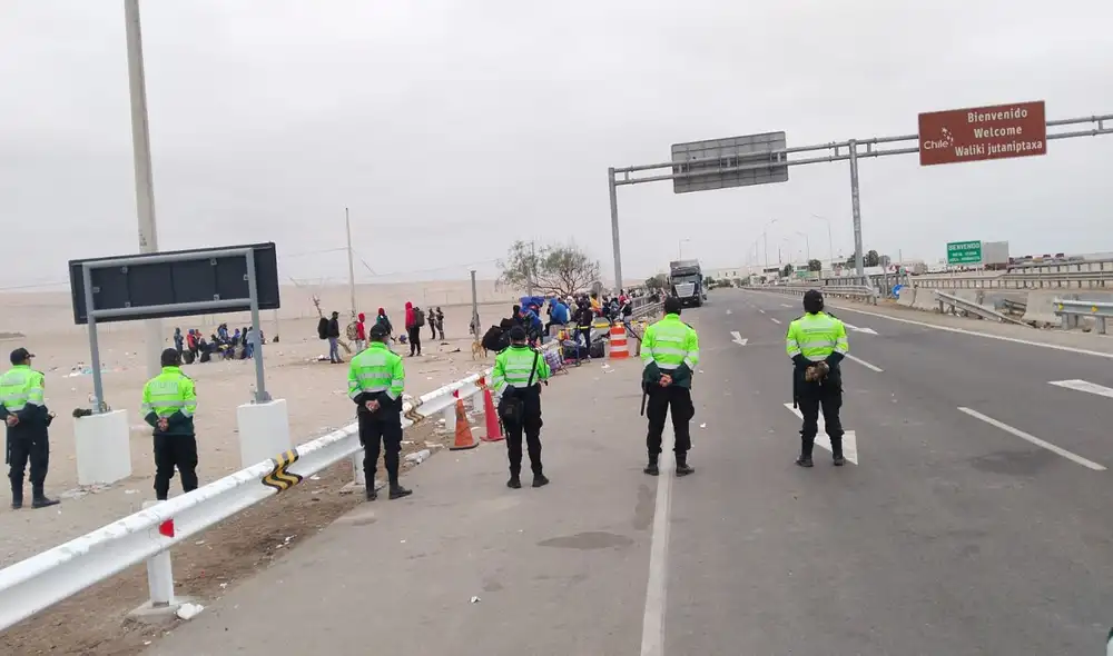 Policía refuerza el control en la frontera Perú - Chile para evitar paso de migrantes. Foto: La República Policía refuerza el control en la frontera Perú - Chile para evitar paso de migrantes. Foto: La República