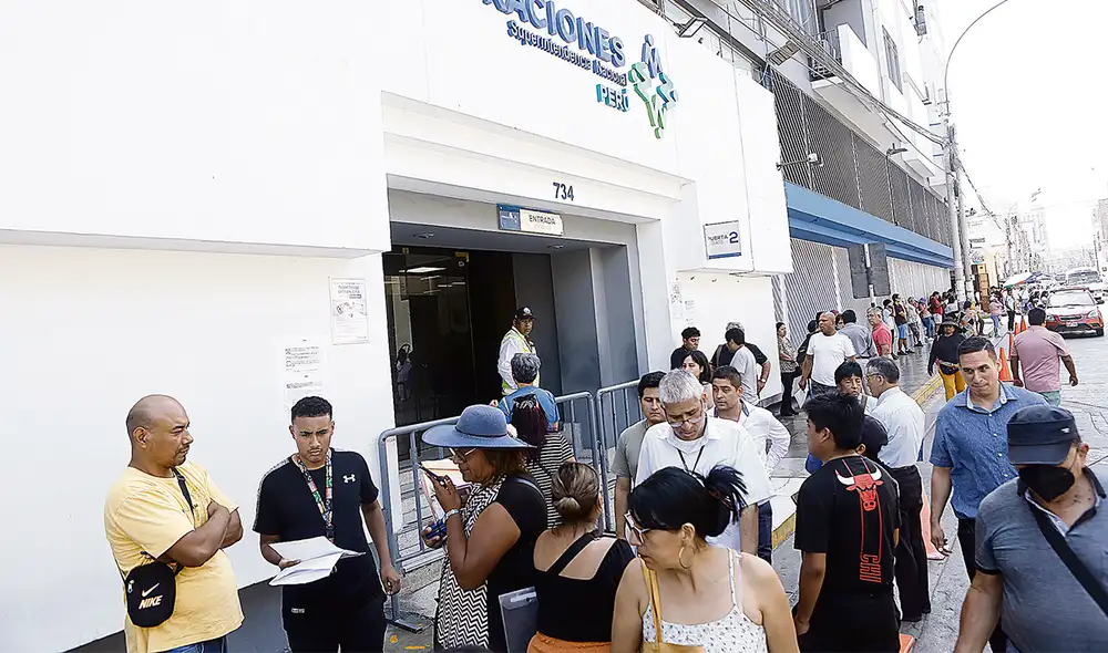 Oportunidad. Extranjeros tienen hasta el 10 de noviembre para pedir su PTP y regularizarse. Foto: Marco Cotrina/La República