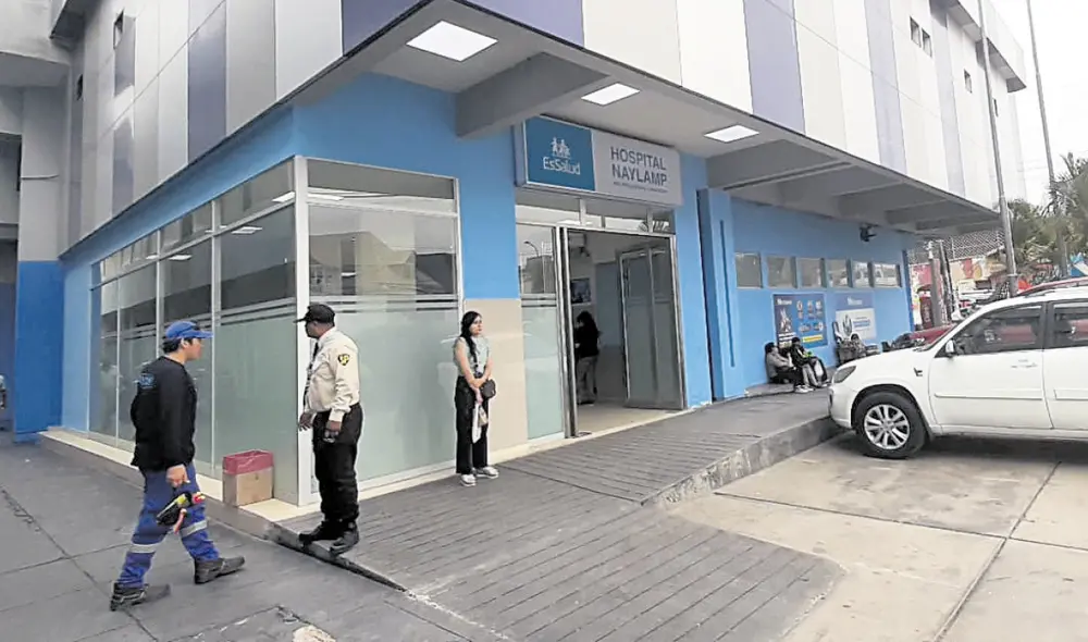 Falencias. La sede del nosocomio, ubicada entre Bolognesi y Luis Gonzales, presenta inconvenientes en ascensor montacamillas y protección de techos. Foto: Carlos Vásquez