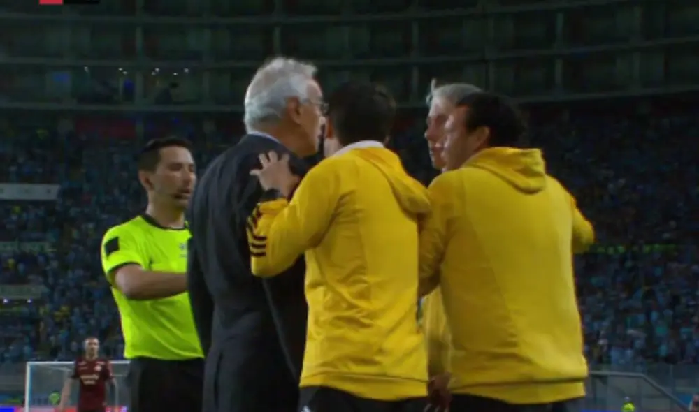 Jorge Fossati y Tiago Nunes casi se van a las manos en pleno partido. Foto: captura/Liga 1 Max Jorge Fossati y Tiago Nunes casi se van a las manos en pleno partido. Foto: captura/Liga 1 Max