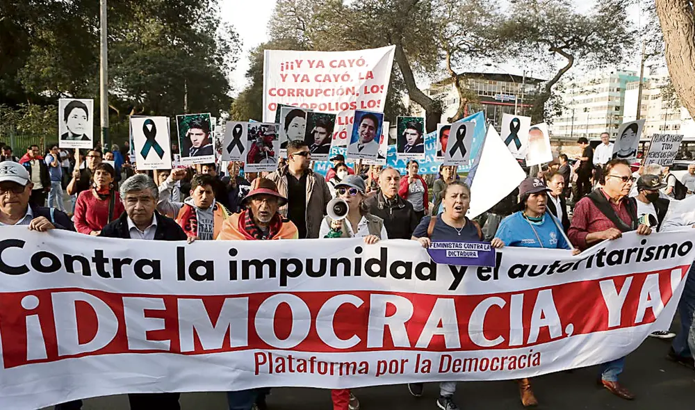 El dato. Dirigentes sindicales salieron a las calles a rechazar el abuso del Congreso y advierten que volverán a salir a protestar. Aseguraron que es apenas el reinicio de sus acciones. Foto: Marco Cotrina/La República