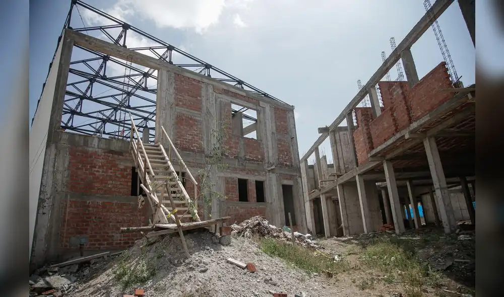 Abandonada. Obra se encuentra paralizada hace un año. En agosto del 2022, Macodi detuvo los trabajos y meses después, EsSalud le resolvió el contrato. Abandonada. Obra se encuentra paralizada hace un año. En agosto del 2022, Macodi detuvo los trabajos y meses después, EsSalud le resolvió el contrato.