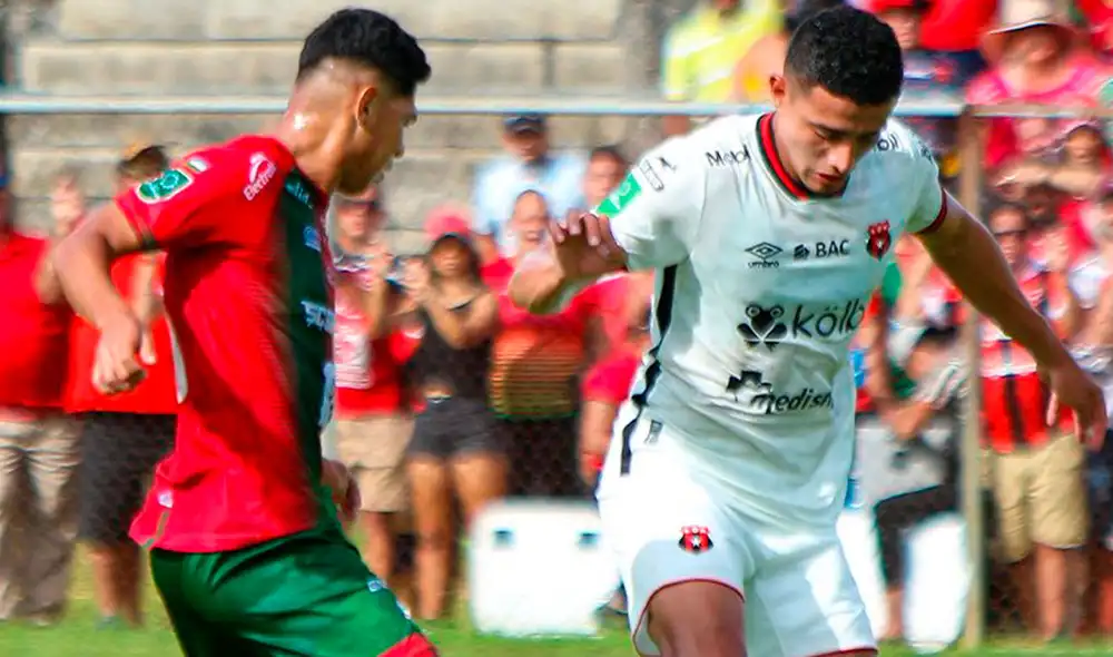 Alajuelense sigue puntero del torneo a pesar de la derrota. Foto: Alajuelense. Alajuelense sigue puntero del torneo a pesar de la derrota. Foto: Alajuelense.