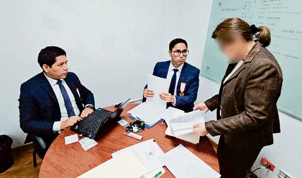 Investigan. Personal de la Fiscalía realiza diligencias por presuntas contrataciones irregulares. Foto: difusión Investigan. Personal de la Fiscalía realiza diligencias por presuntas contrataciones irregulares. Foto: difusión