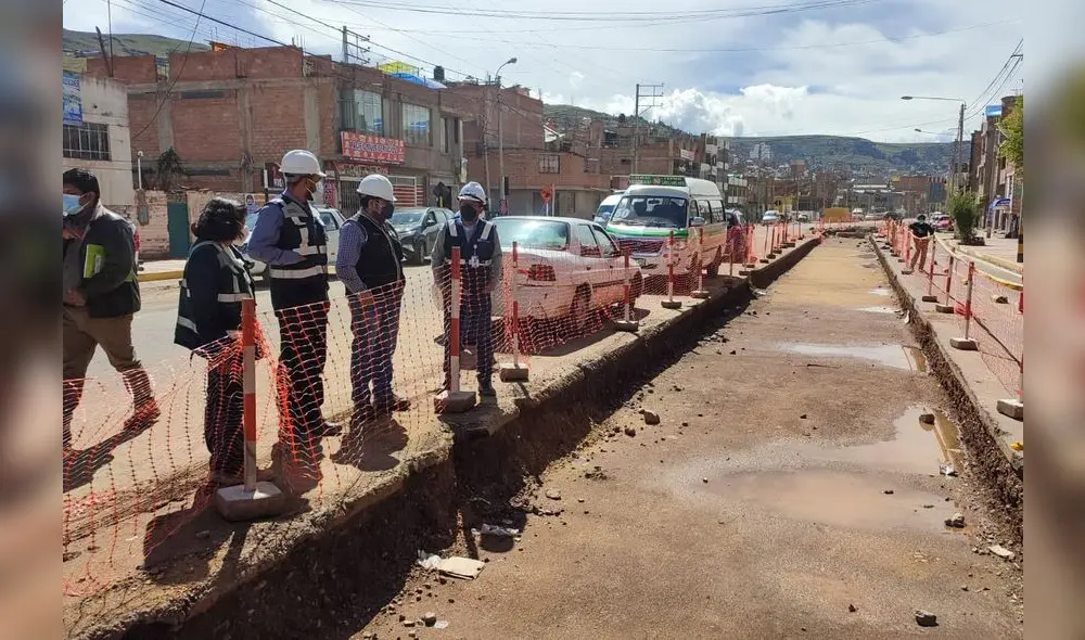 Contaminado. Lago Titicaca recibe las aguas negras de Puno sin tratamiento alguno. Foto: La República Contaminado. Lago Titicaca recibe las aguas negras de Puno sin tratamiento alguno. Foto: La República
