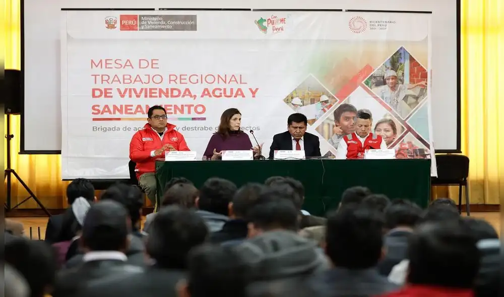 Ministra Hania Pérez llegó a Puno para anunciar inicio de obra en Coata. Foto: La República Ministra Hania Pérez llegó a Puno para anunciar inicio de obra en Coata. Foto: La República