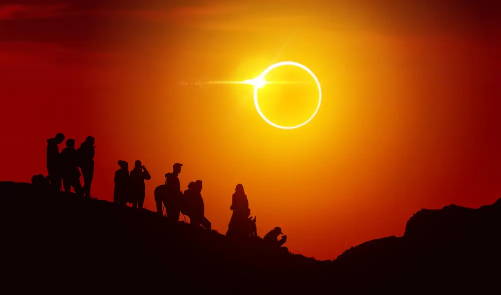 Un eclipse solar anular también es llamado anillo de fuego debido a que el satélite oculta el Sol, pero deja sus bordes visibles. Foto: Star Walk