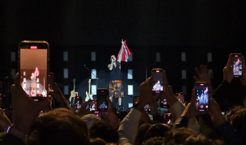 Rels B brindó una espectacular velada en Perú. Foto: Barbara Mamani/La República Rels B brindó una espectacular velada en Perú. Foto: Barbara Mamani/La República