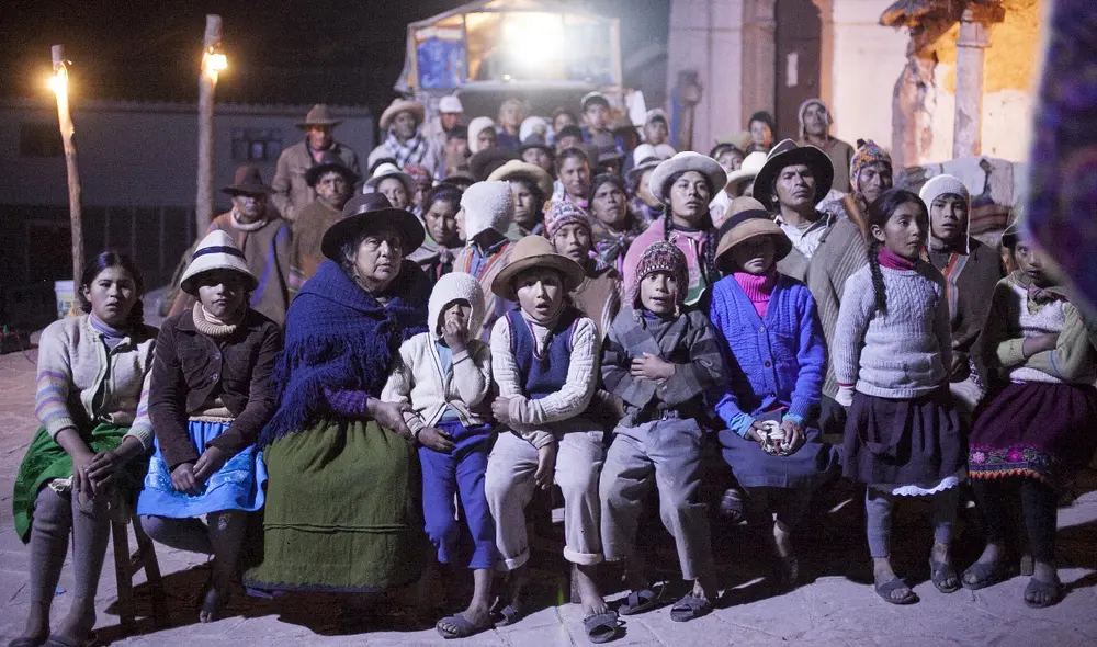 Escena de la película Willaq Pirka: el cine de mi pueblo Escena de la película Willaq Pirka: el cine de mi pueblo