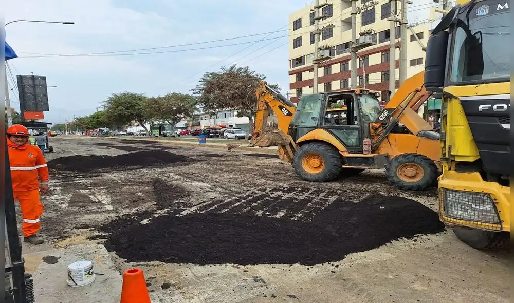 La Municipalidad Provincial de Trujillo está parchando pistas por tramos, un paliativo al problema general. Foto: cortesía La Municipalidad Provincial de Trujillo está parchando pistas por tramos, un paliativo al problema general. Foto: cortesía