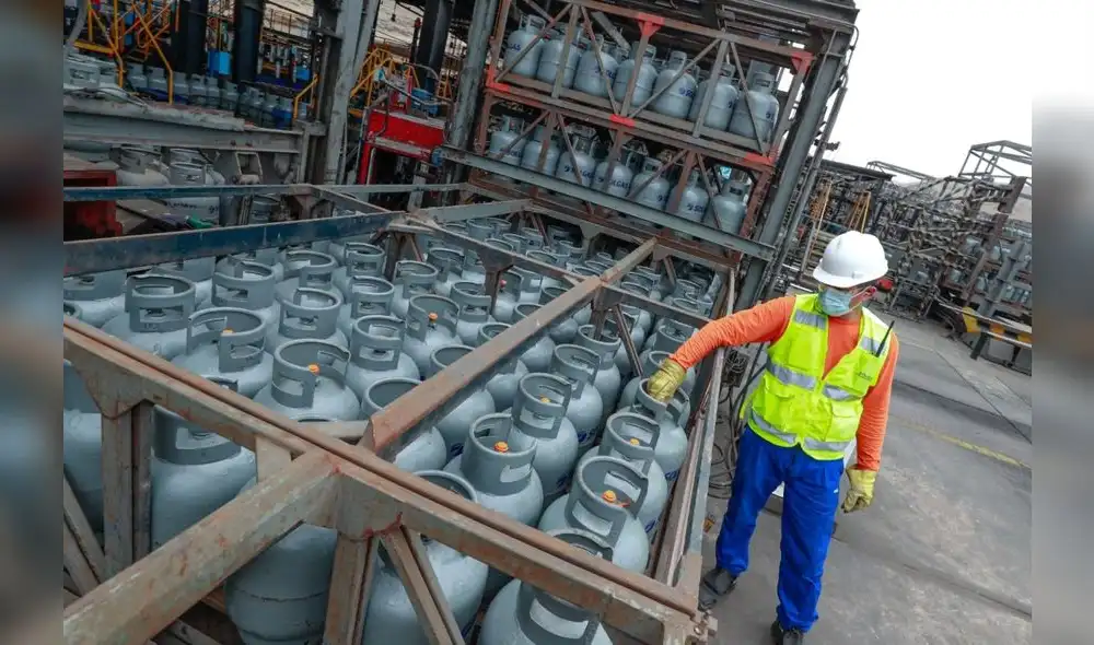 Conoce los nuevos precios de los combustibles establecidos por Osinergmin. Foto: Andina