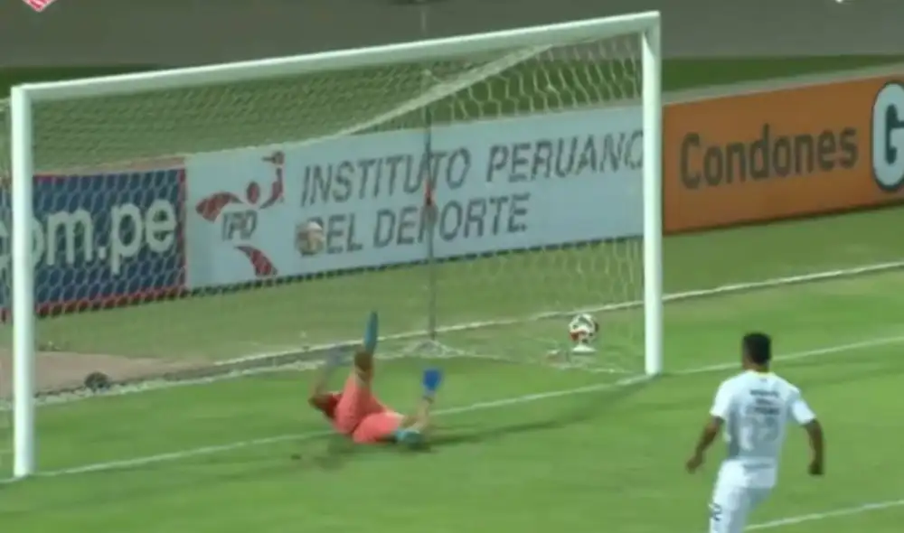 Universitario abrió el marcador tras un tiro libre cobrado por Luis Urruti. Foto: captura Liga 1 Max | Video: Liga 1 Max