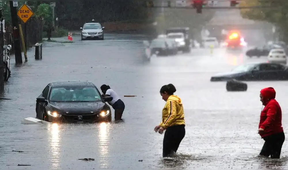 Cientos de ciudadanos residentes en Nueva York fueron perjudicados por las lluvias torrenciales. Foto: composición de Fabrizio Oviedo/LR/AFP