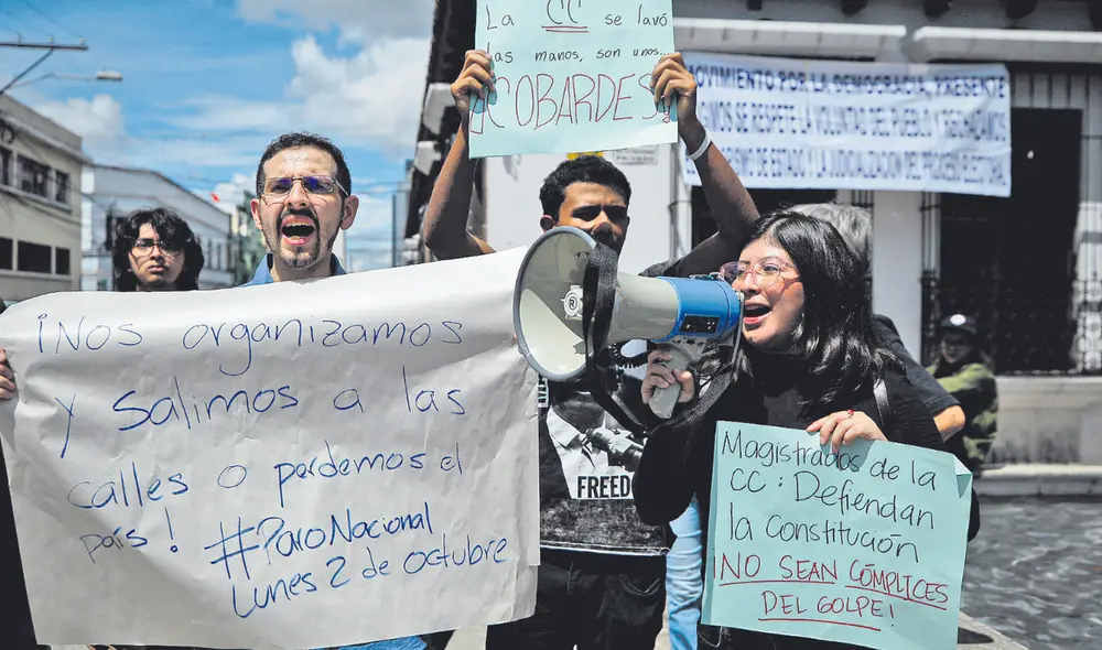 Indignados. Ciudadanos protestan contra las acciones antidemocráticas del Ministerio Público (Fiscalía). Foto: difusión