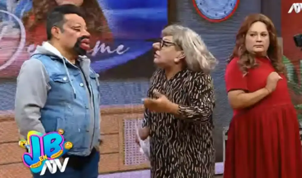 Jorge Benavides y su parodia a la novela de Michelle Alexander. Foto: captura ATV Jorge Benavides y su parodia a la novela de Michelle Alexander. Foto: captura ATV