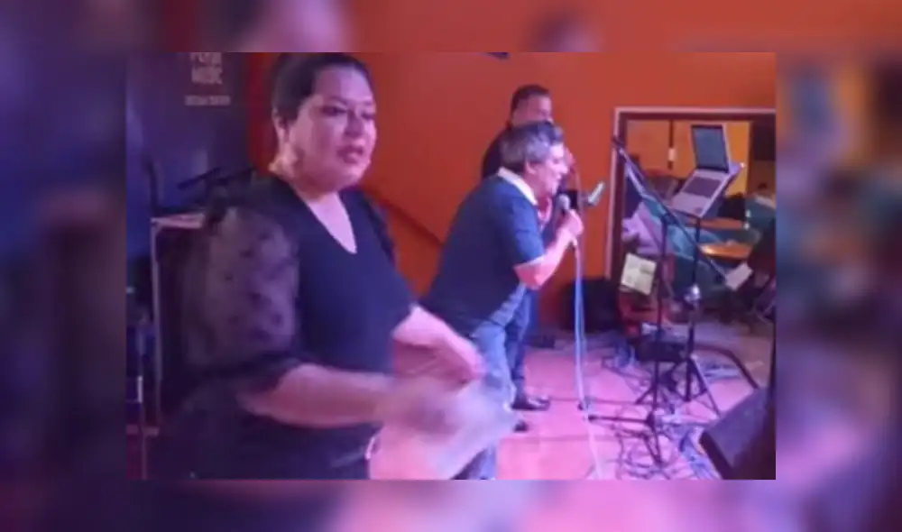 Arturo Fernández cantó junto con orquesta de local. Foto y video: Arturo Fernández - Alcalde de Trujillo