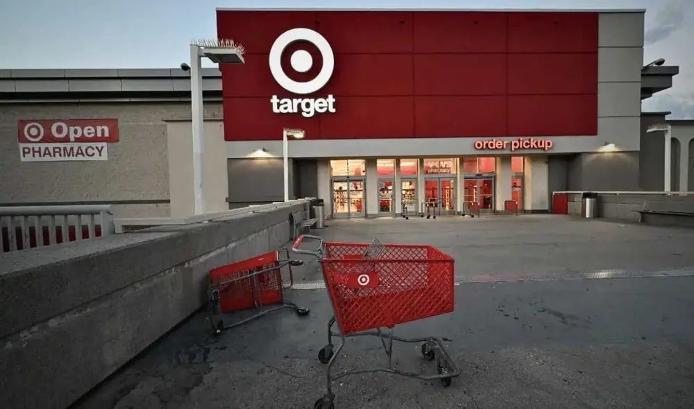 Cierre de Tiendas Target: Robo y Crimen Organizado Amenazan la Seguridad de Empleados y Clientes. Foto: Garmoclick. Video: @AlertaMundial2