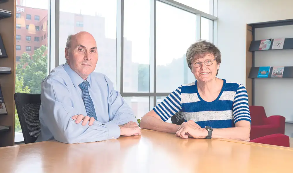 Genios. Drew Weissman y Katalin Karikó encontraron en el ARN la clave de sus estudios. Foto: EFE Genios. Drew Weissman y Katalin Karikó encontraron en el ARN la clave de sus estudios. Foto: EFE