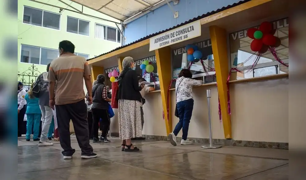 Las largas colas se ve en los hospitales. Foto: cortesía