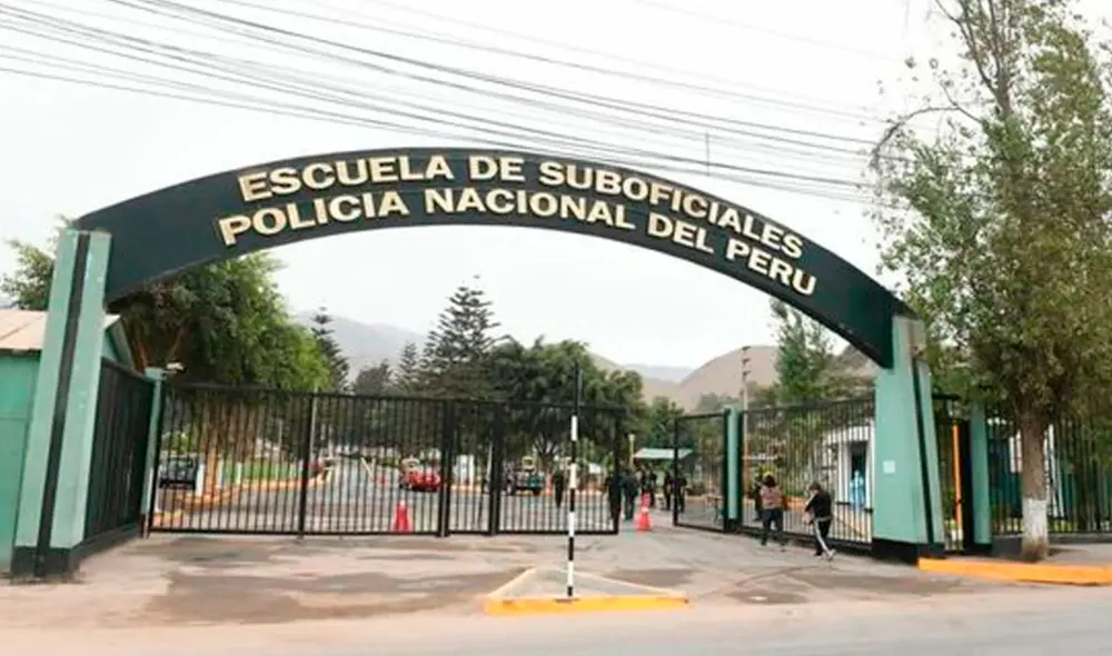 El arma del suboficial no estaba registrada en su trabajo, refirió el congresista Azurín, quien acudió a la institución. Foto: Andina El arma del suboficial no estaba registrada en su trabajo, refirió el congresista Azurín, quien acudió a la institución. Foto: Andina