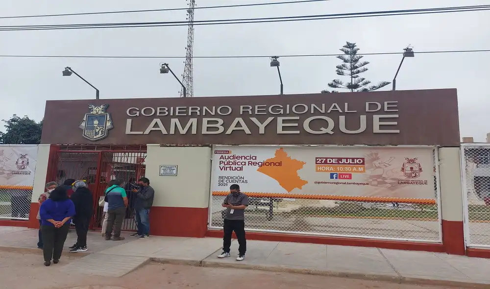 Entre el Consejo Regional y gobernador. Foto: La República Entre el Consejo Regional y gobernador. Foto: La República