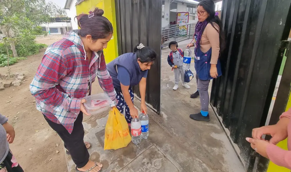 Ciudadanos acuden a reservorios por agua. Foto: Rosa Quincho/LR Ciudadanos acuden a reservorios por agua. Foto: Rosa Quincho/LR