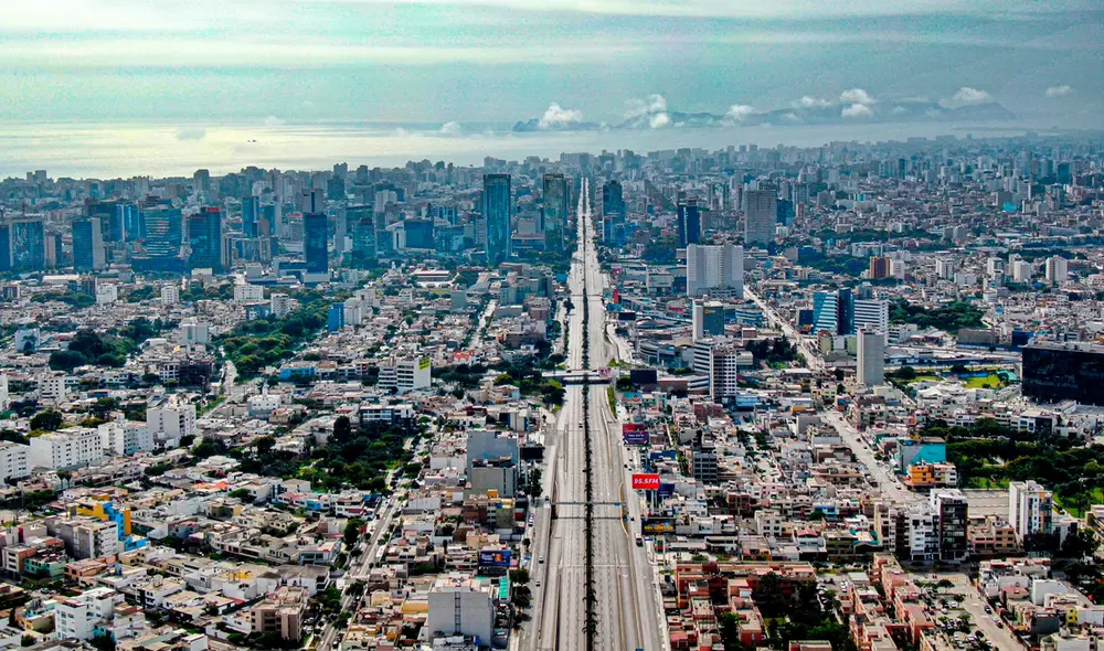 Zanjón. La Vía Expresa une la zona centro de la ciudad y es vital para movilizarse. Foto: La República Zanjón. La Vía Expresa une la zona centro de la ciudad y es vital para movilizarse. Foto: La República