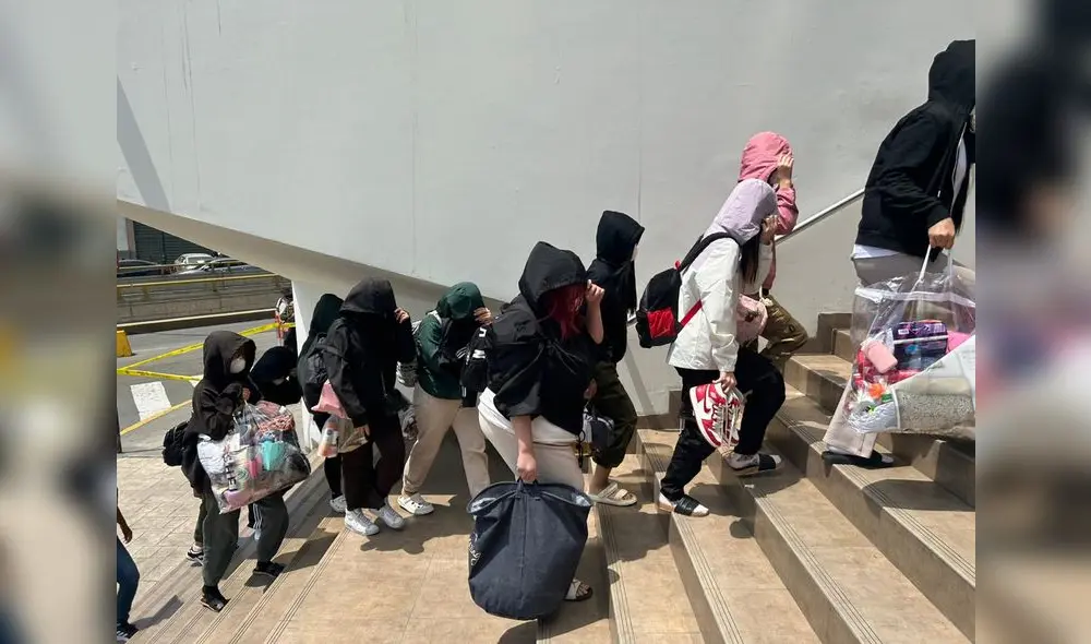 Se hallaron decenas de bidones de agua y colchones de espuma cubiertos con bolsas de plástico. Foto: La República