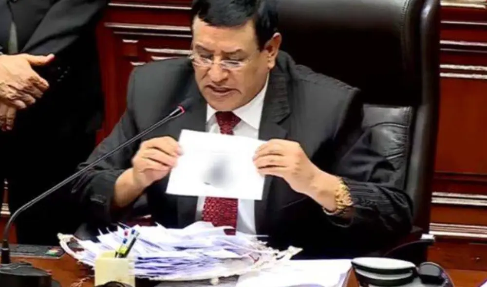 Aún no se ha logrado identificar al parlamentario que realizó el dibujo. Foto: composición LR Aún no se ha logrado identificar al parlamentario que realizó el dibujo. Foto: composición LR