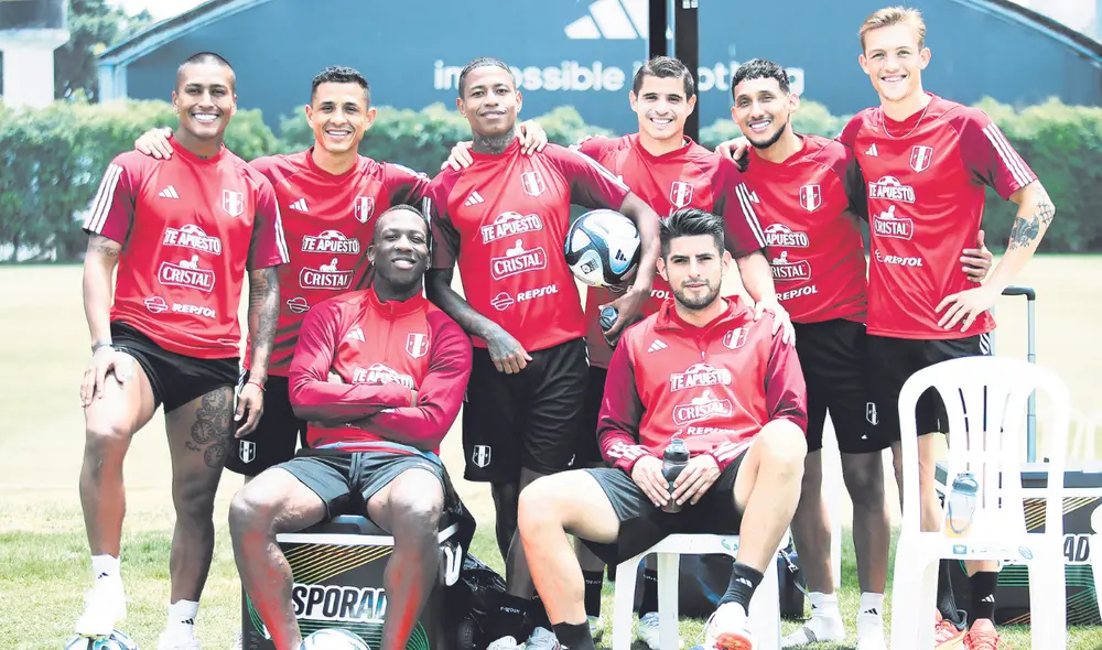 Alegría. Oliver Sonne junto a sus compañeros de la selección peruana en las instalaciones de la Videna. Foto: difusión