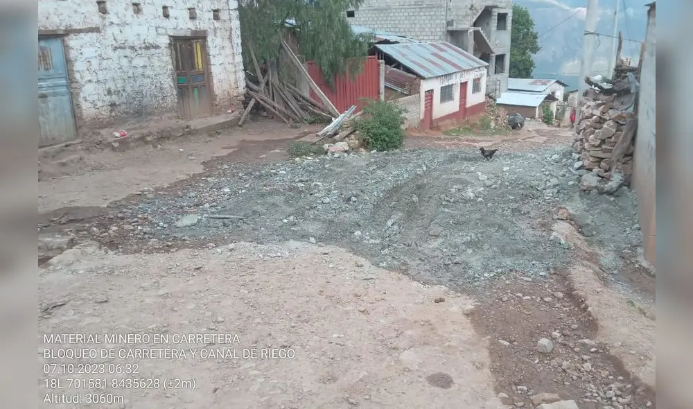 Mineral se cayó de camión por diferentes zonas en localidad de Huayao. Foto: cortesía