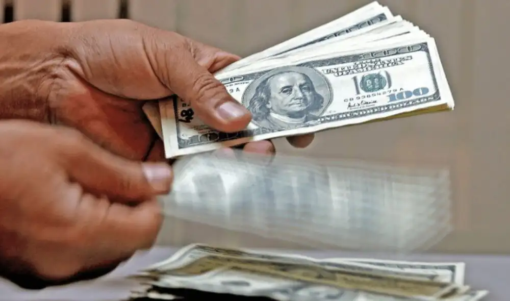 El dólar en el mercado paralelo cotizaba en S/3,810 la compra y S/3,840 la venta. Foto: Andina El dólar en el mercado paralelo cotizaba en S/3,810 la compra y S/3,840 la venta. Foto: Andina