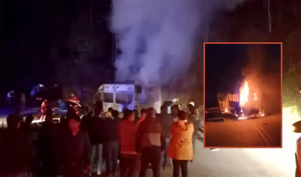 Bomberos y policías apoyaron en el traslado de los heridos. Foto: composición LR/Claudia Beltrán/PNP