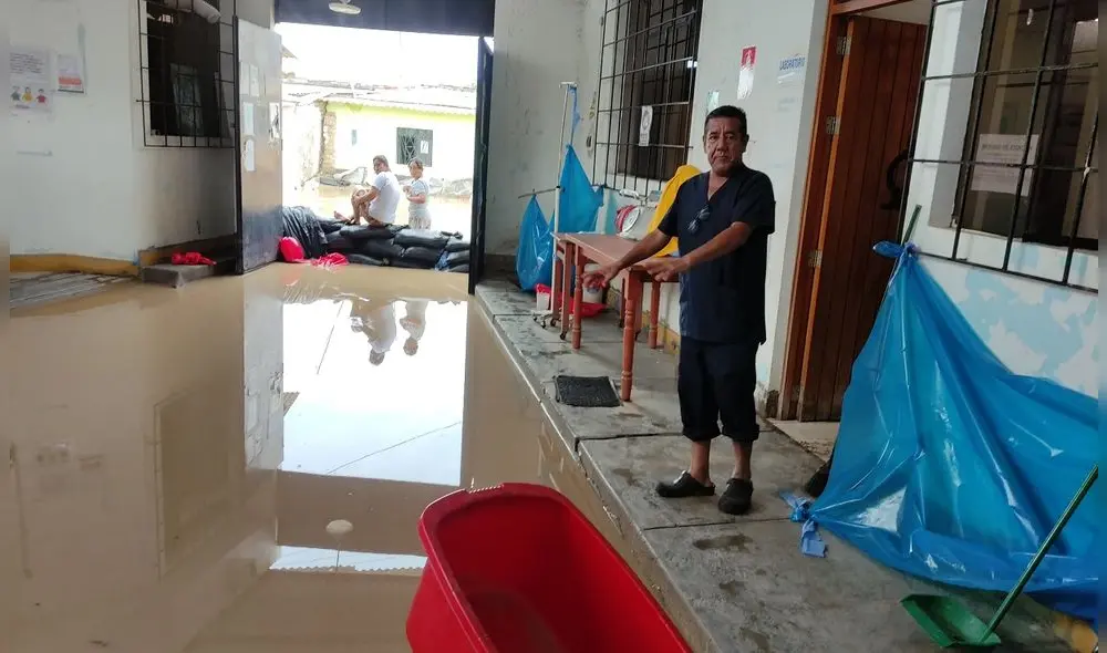 La lluvia que cayó en la región afectó a catorce centros de salud y dos hospitales de Lambayeque. Foto: La República La lluvia que cayó en la región afectó a catorce centros de salud y dos hospitales de Lambayeque. Foto: La República