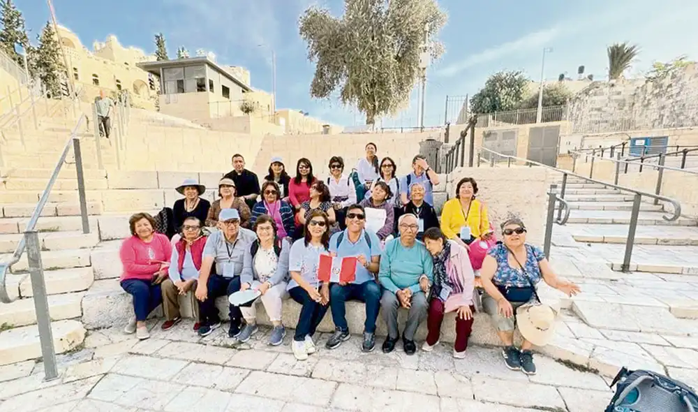 Están varados. Grupo de peregrinos que salieron de Arequipa con apoyo del Arzobispado para conocer la Tierra Santa. Foto: difusión Están varados. Grupo de peregrinos que salieron de Arequipa con apoyo del Arzobispado para conocer la Tierra Santa. Foto: difusión
