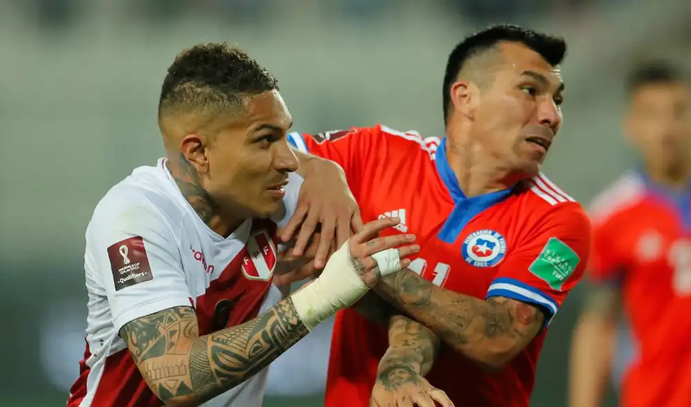 Perú vs. Chile se miden en el Monumental de Santiago. Foto: AFP.