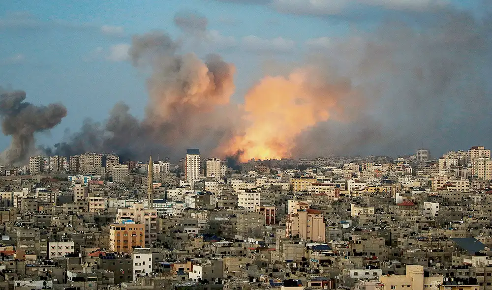 El dato. Torres con cientos de departamentos fueron demolidas por el bombardeo israelí en la ciudad de Gaza, donde miles de habitantes abandonaron la ciudad sin un destino fijo. Foto: EFE El dato. Torres con cientos de departamentos fueron demolidas por el bombardeo israelí en la ciudad de Gaza, donde miles de habitantes abandonaron la ciudad sin un destino fijo. Foto: EFE