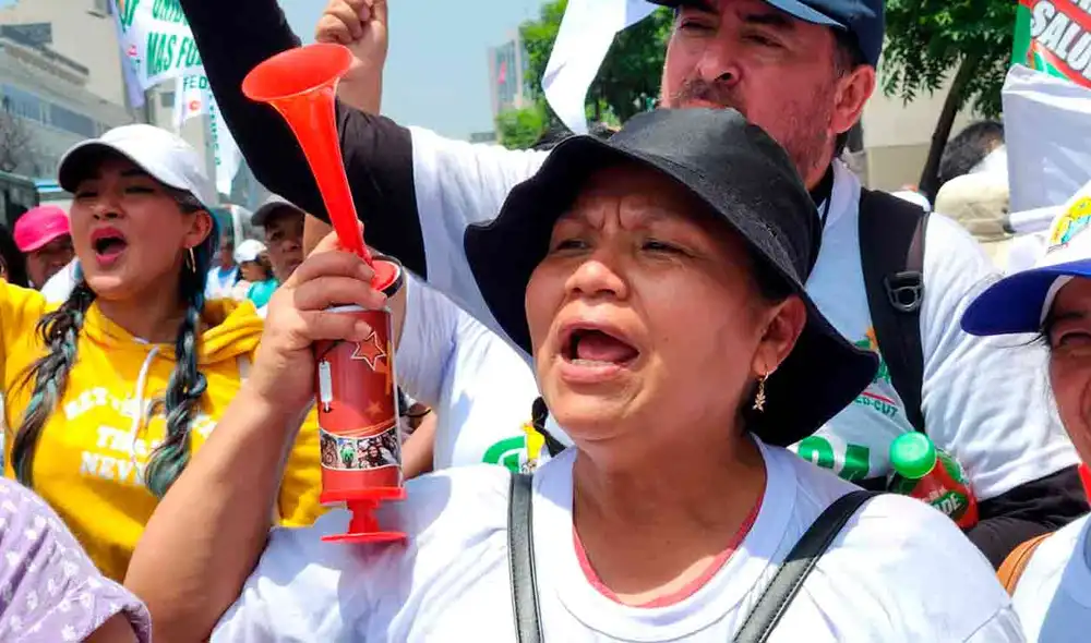 Trabajadores de EsSalud solicitan hoy que el Gobierno cumpla con los acuerdos laborales establecidos. Foto: Jessica Merino Trabajadores de EsSalud solicitan hoy que el Gobierno cumpla con los acuerdos laborales establecidos. Foto: Jessica Merino