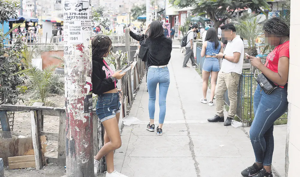 Víctimas. La policía está realizando operativos constantes para rescatar a mujeres que son captadas por mafias aprovechando su vulnerabilidad. Foto: Marco Cotrina / La República