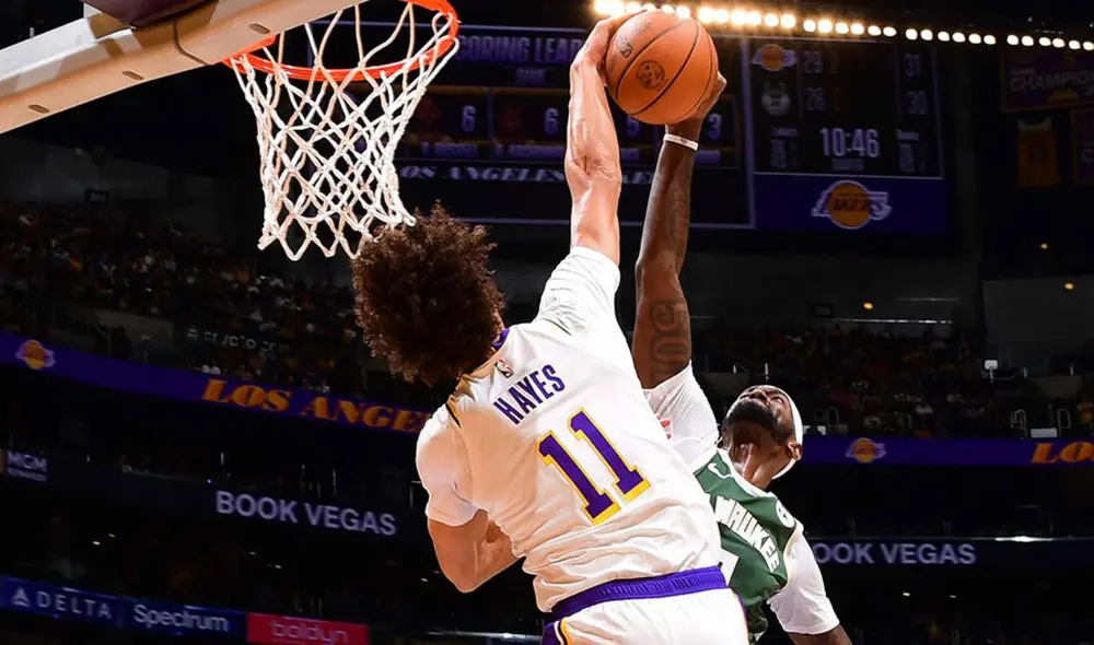 Los Angeles Lakers enfrentaron a Milwaukee Bucks por la pretemporada. Foto: Lakers
