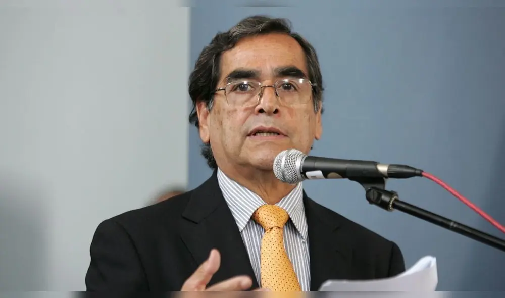 Reconocimiento público está dirigido a celebrar sus logros obtenidos a lo largo de su carrera como médico y salubrista. Foto: Minsa